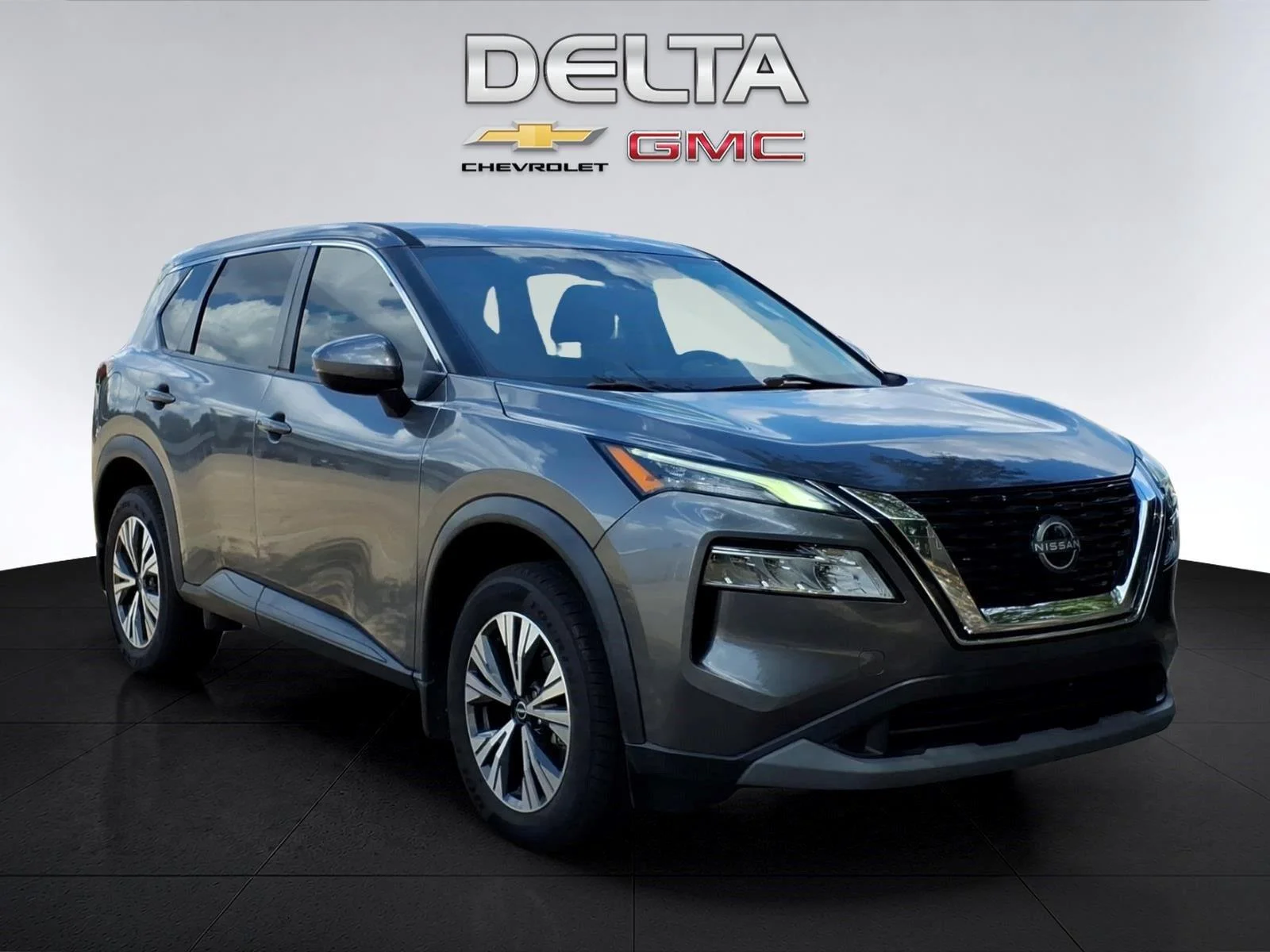 Used 2022  Nissan SV image 7