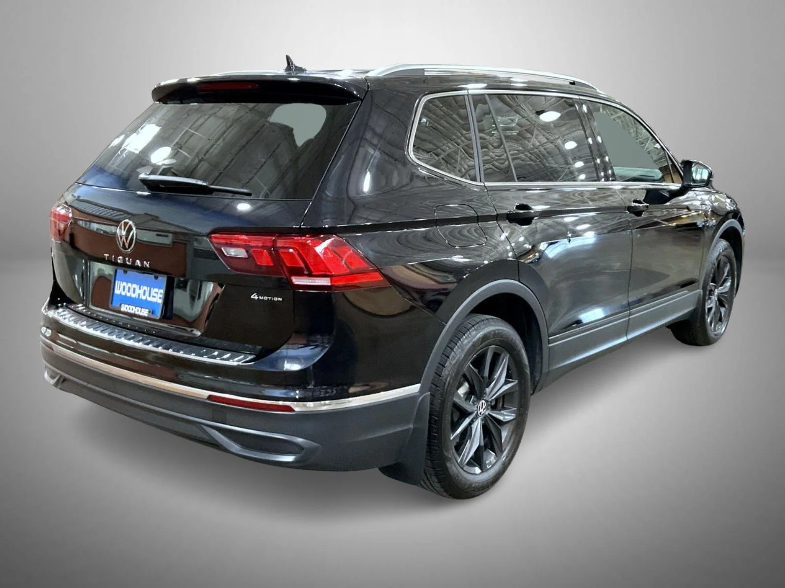 Used 2024 Black Volkswagen 2.0T SE image 5