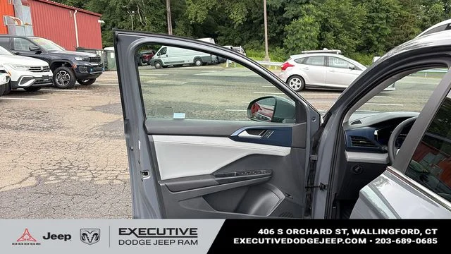 Used 2023 Gray Volkswagen 1.5T SE image 8