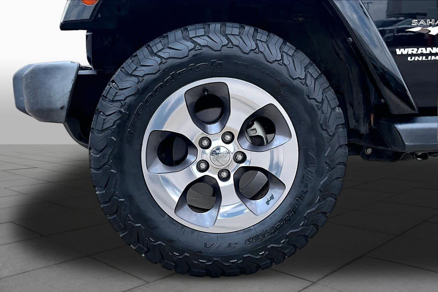 Used 2017 Black Clearcoat Jeep Sahara image 10