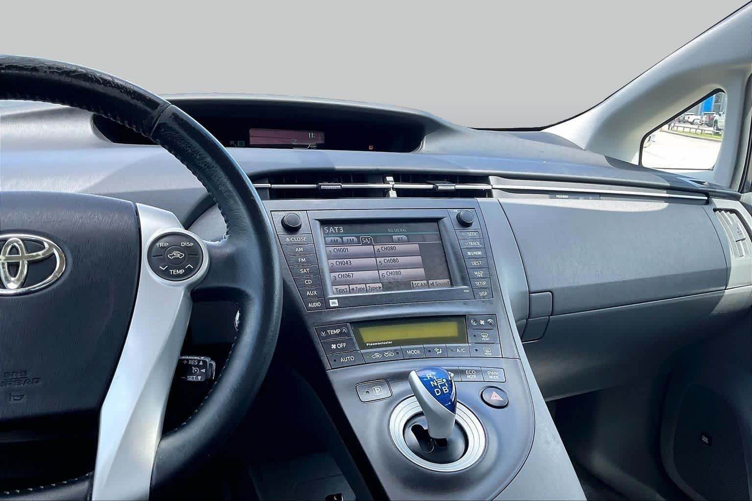 Used 2011 Winter Gray Metallic Toyota I image 6