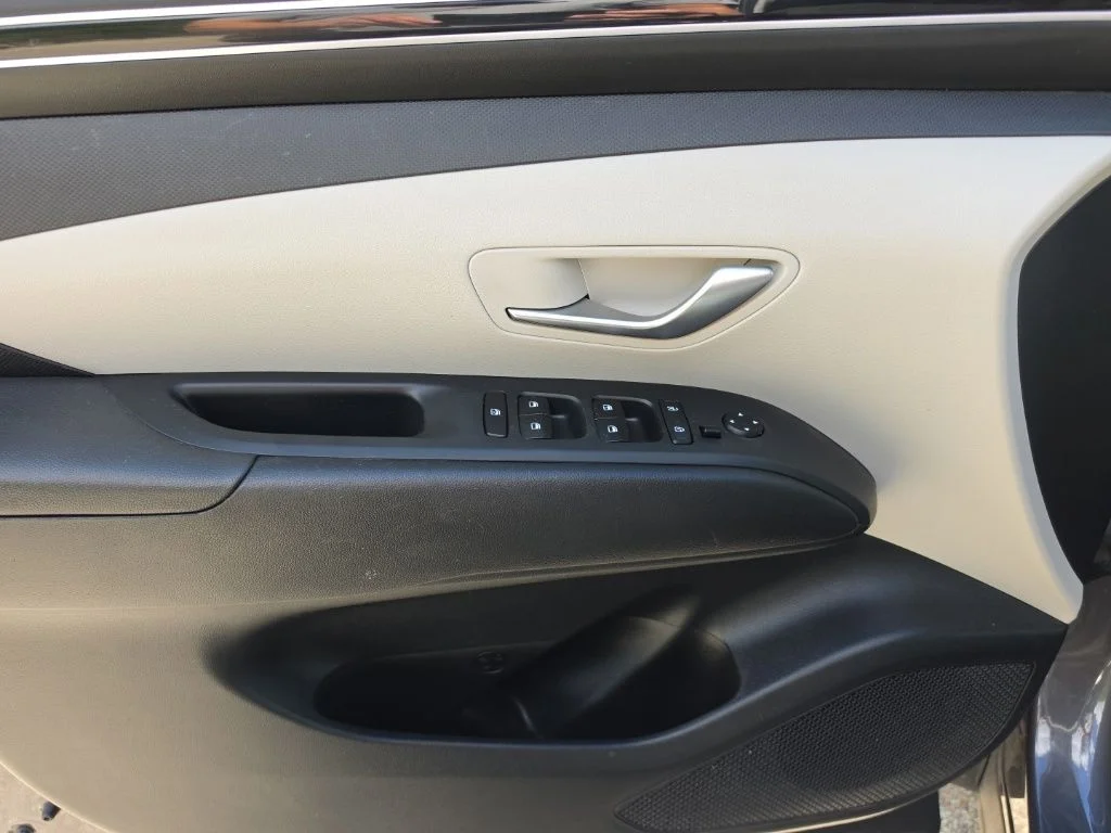 Used 2022 Gray Hyundai SE image 12