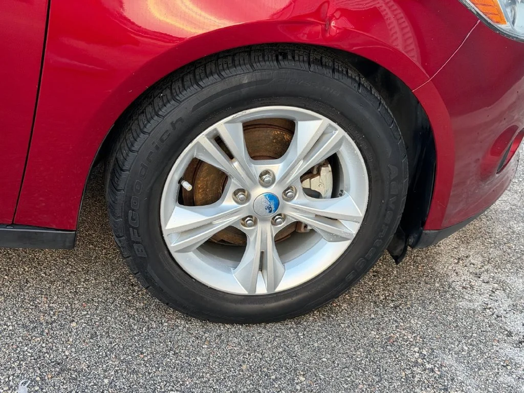 Used 2013 Ruby Red Metallic Ford SE image 9