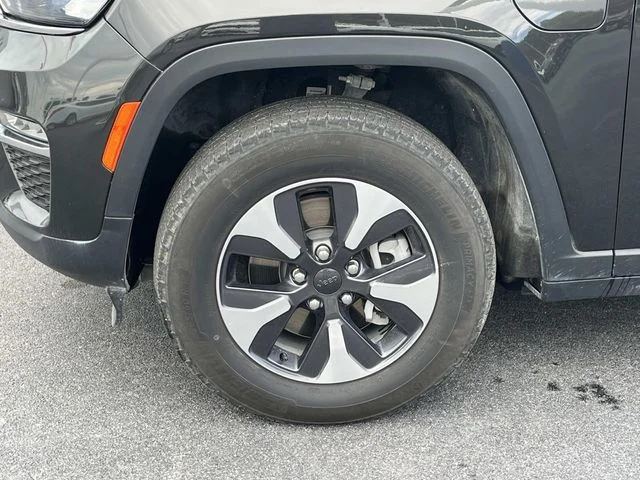 Used 2024  Jeep 4xe image 11
