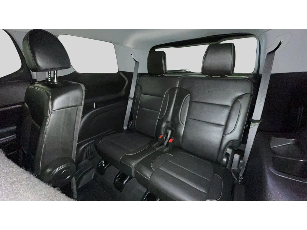 Used 2020 White Frost Tri-Coat GMC SLT image 17