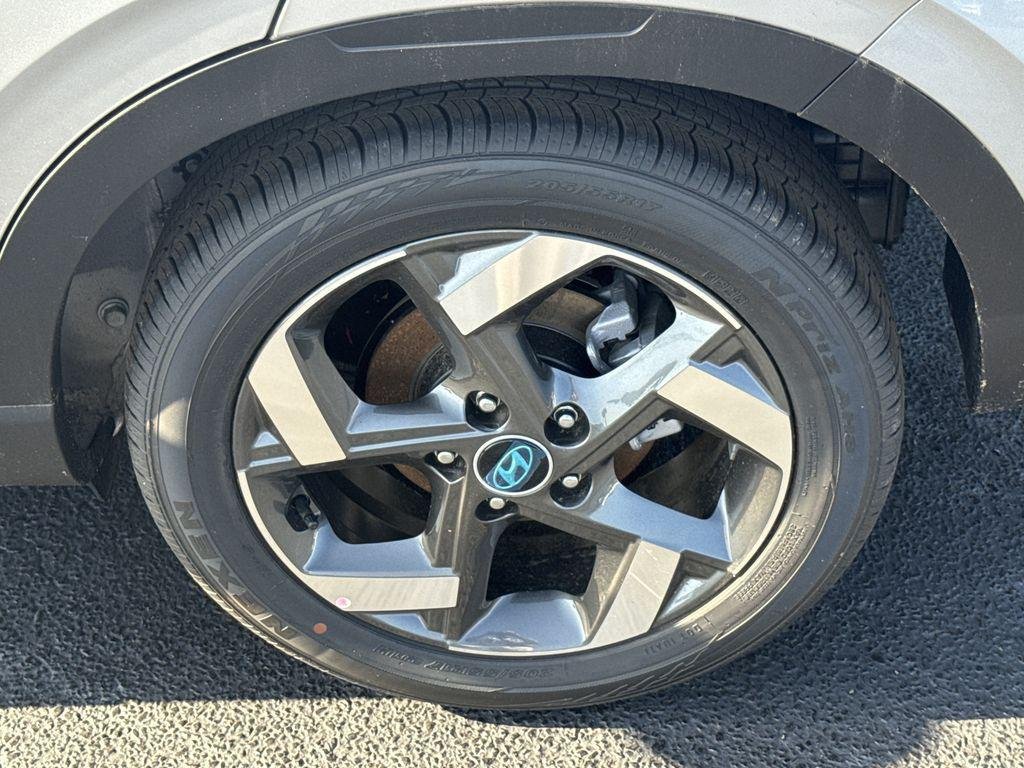 New 2026 Silver Hyundai SEL image 18