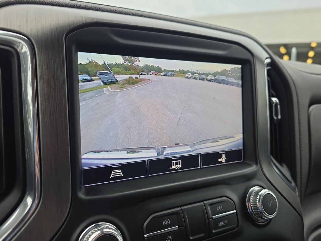 Used 2021 White GMC Denali image 23