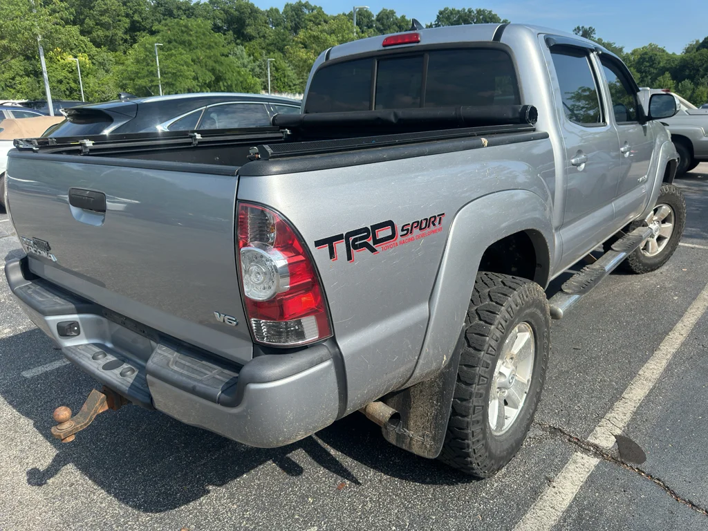 Used 2015 Silver Sky Metallic Toyota Base V6 (A5) image 4