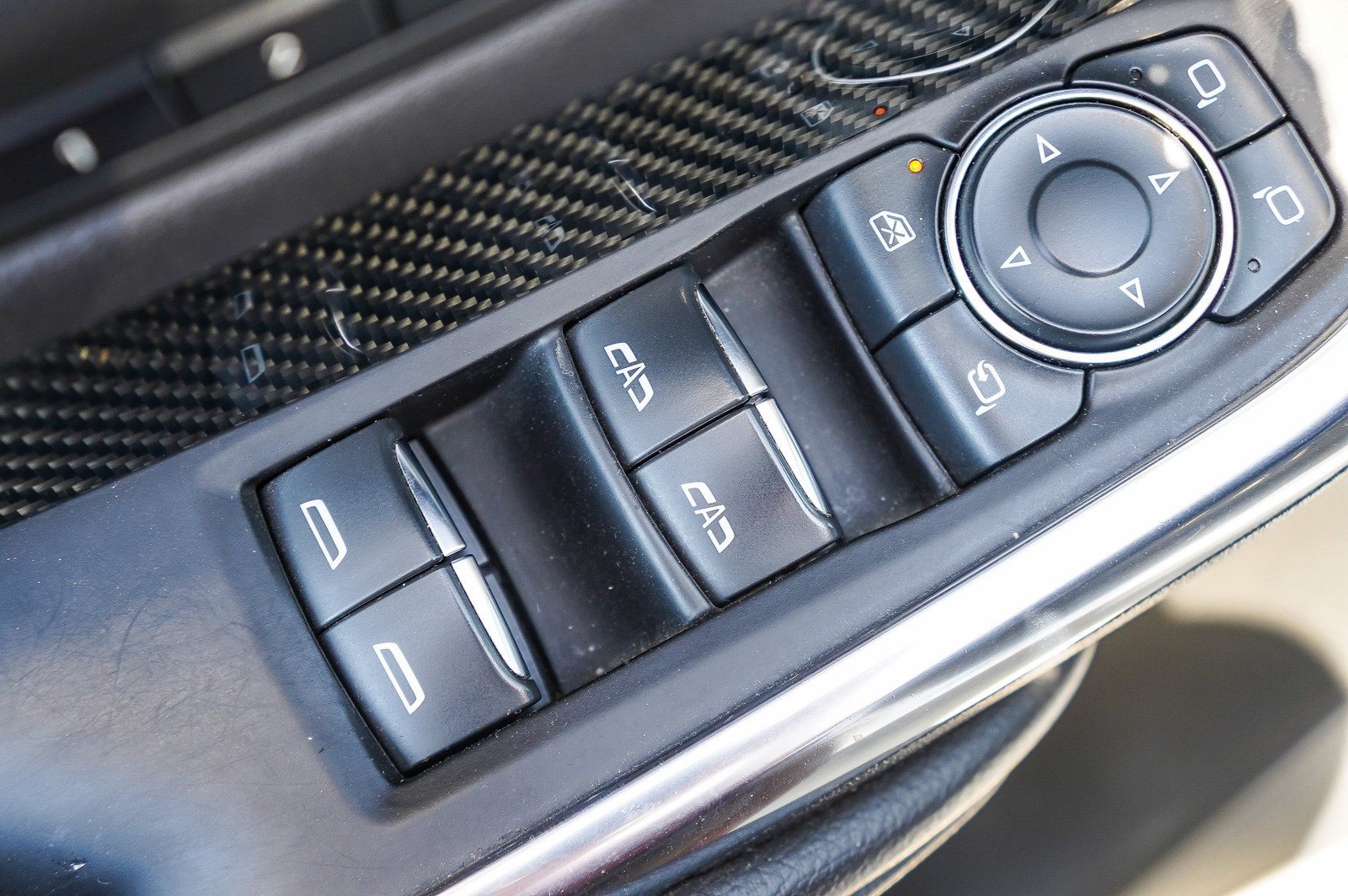 Used 2019 Radiant Silver Metallic Cadillac FWD Sport image 21