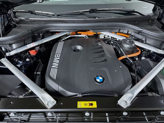 Used 2026 Carbon Black Metallic BMW xDrive50e image 31
