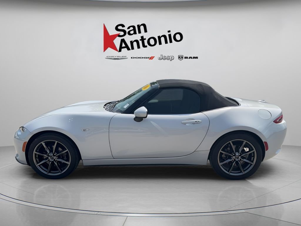Used 2016 White Mazda Grand Touring image 8