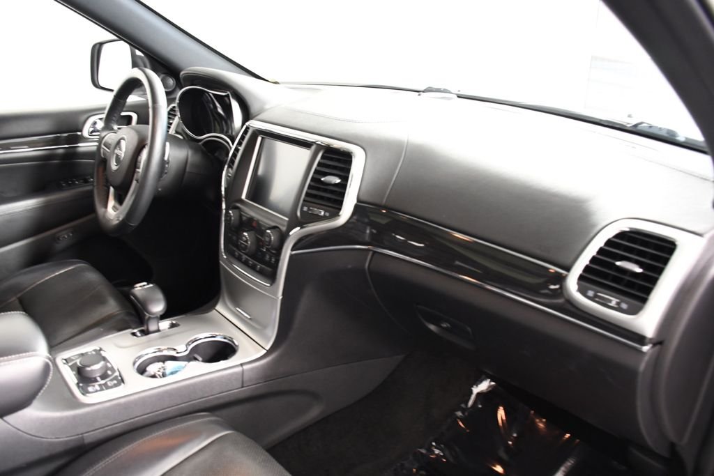 Used 2015 Bright White Clearcoat Jeep Overland image 19