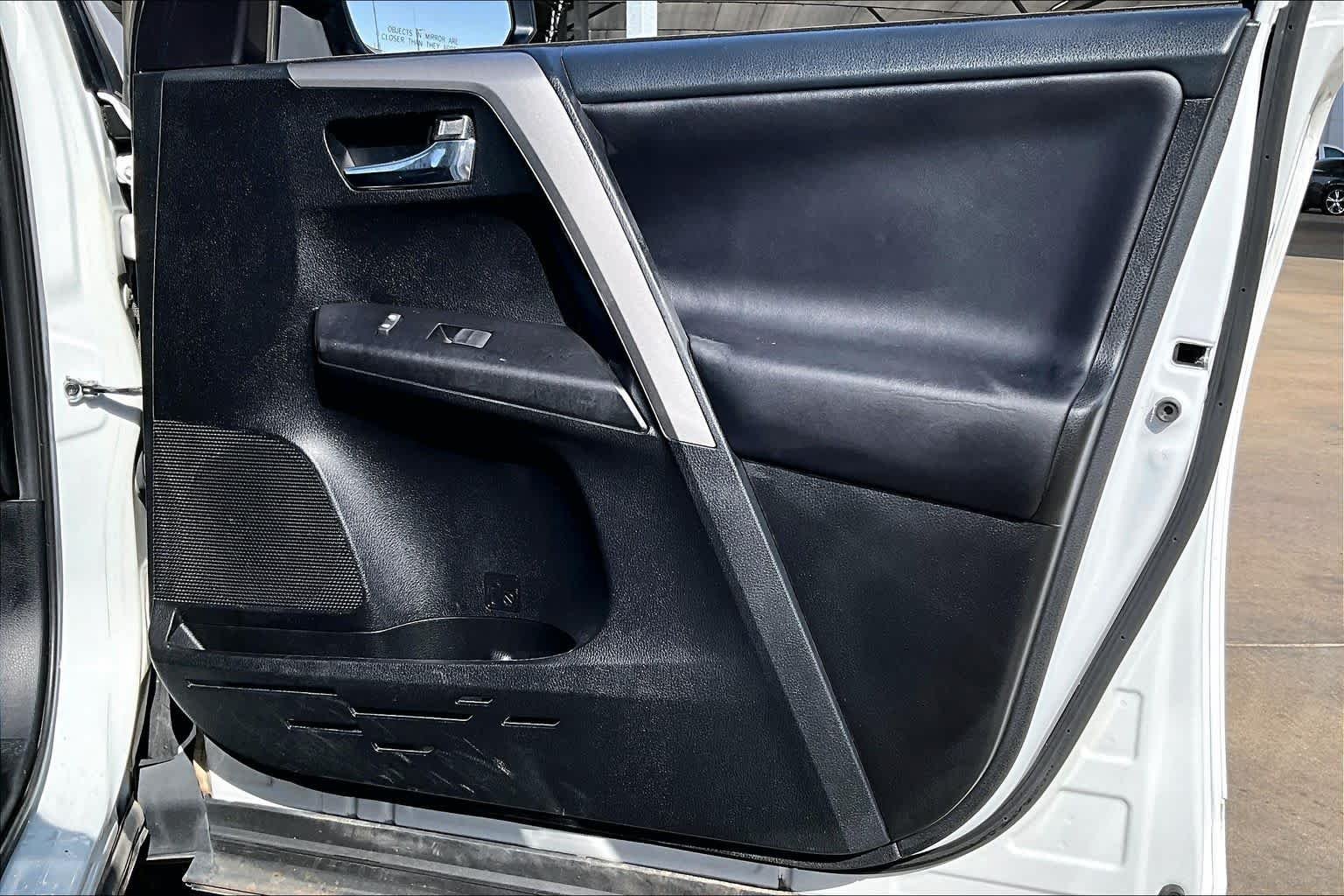 Used 2016 Super White Toyota XLE image 26