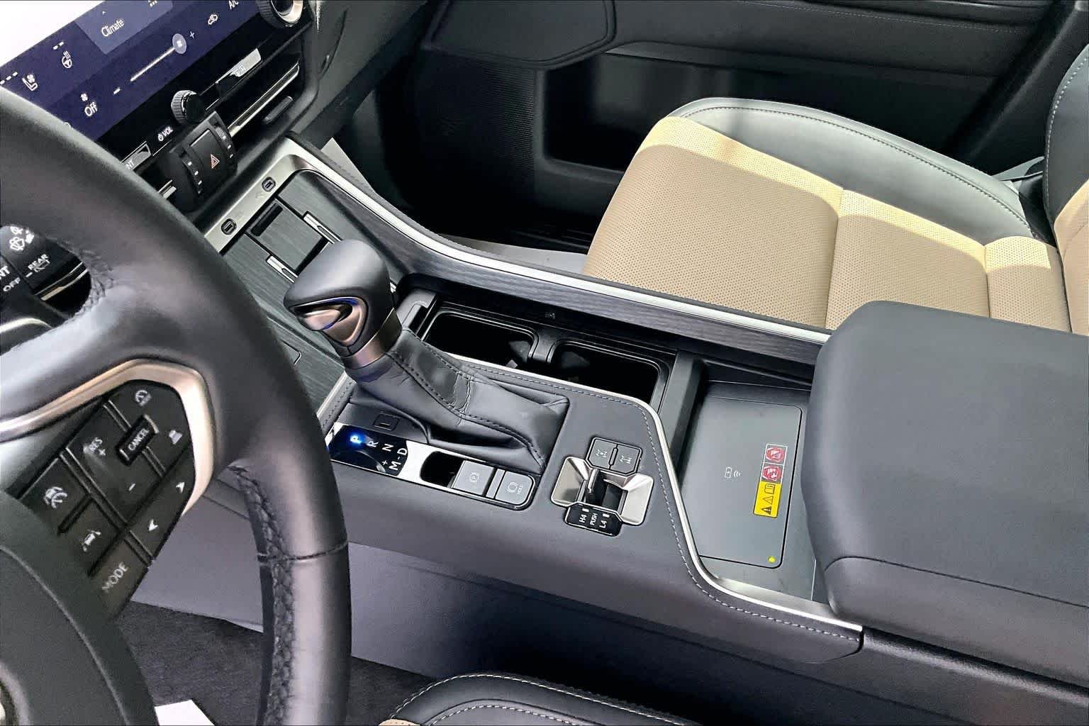 Used 2025 Incognito Lexus Overtrail image 17