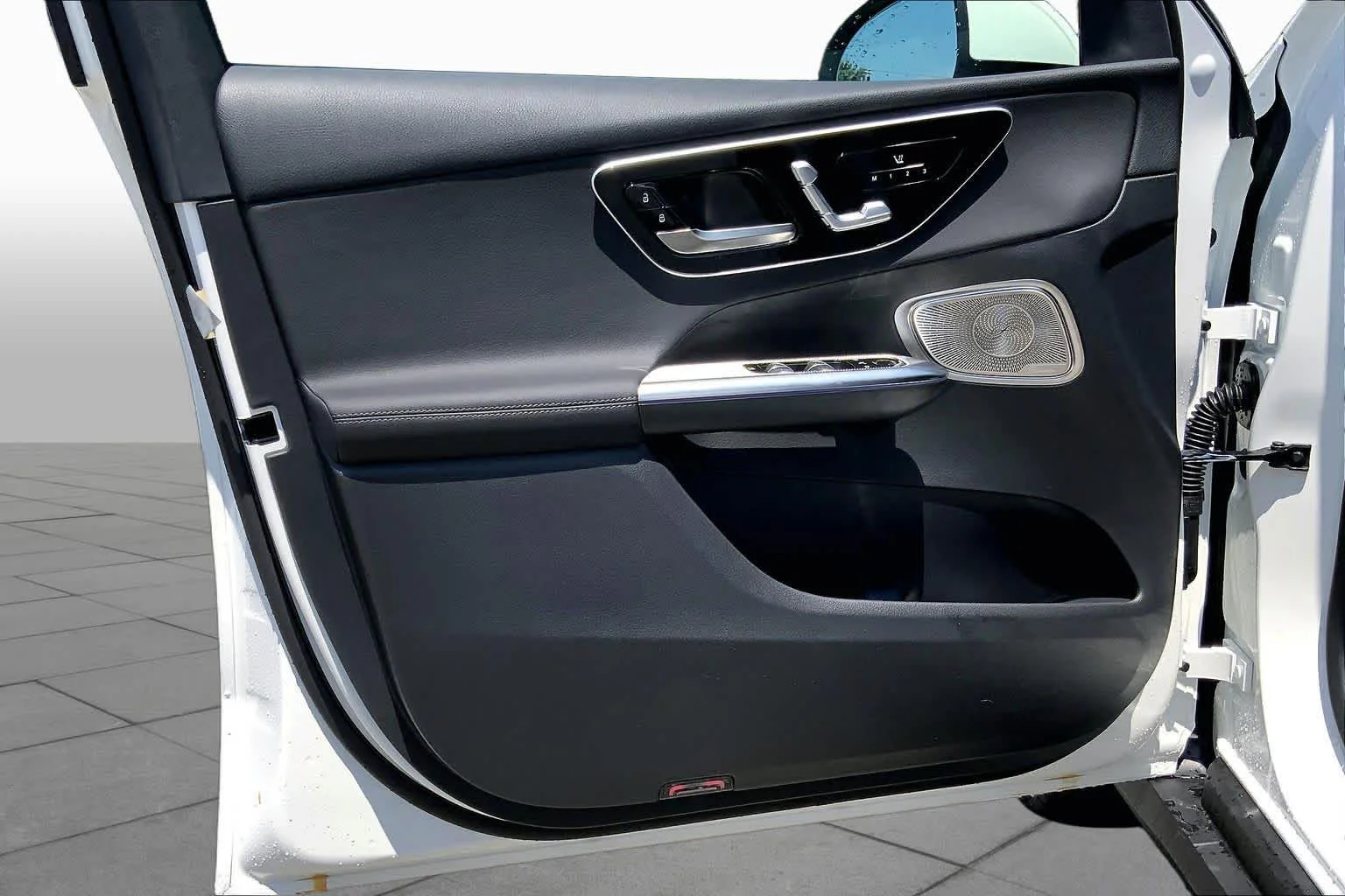 New 2026 Polar White Mercedes-Benz GLC 300 image 14