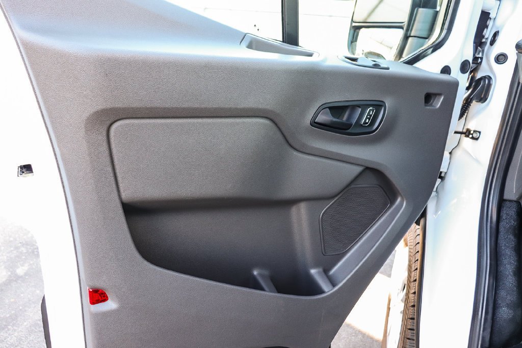 Used 2025 Oxford White Ford Base image 22