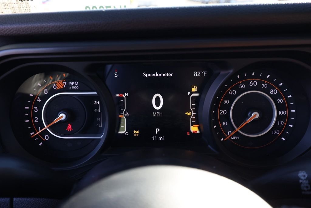 New 2026 Bright White Clear-Coat Exterior Paint Jeep Sport S image 24