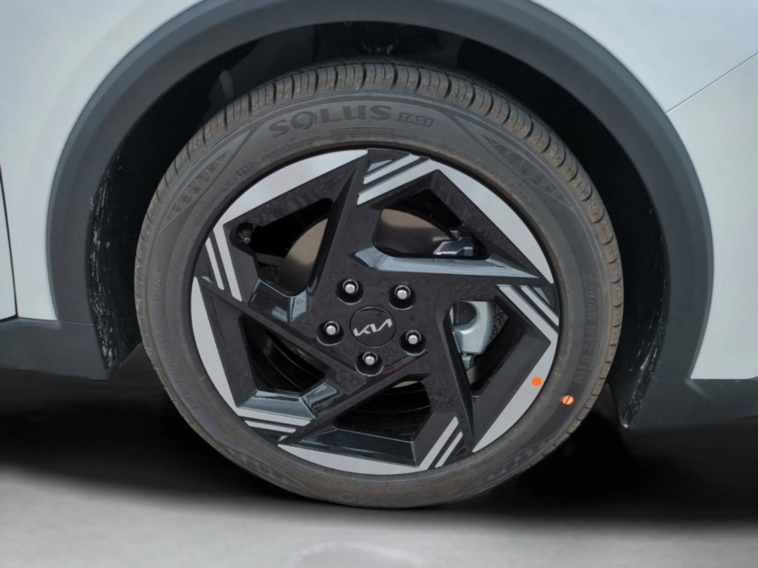 New 2026 Snow White Pearl Kia EX image 12
