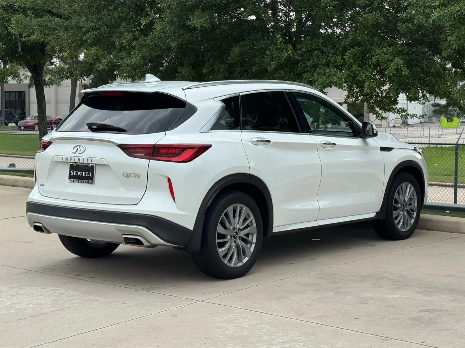 Certified Used 2023 Radiant White INFINITI LUXE image 5
