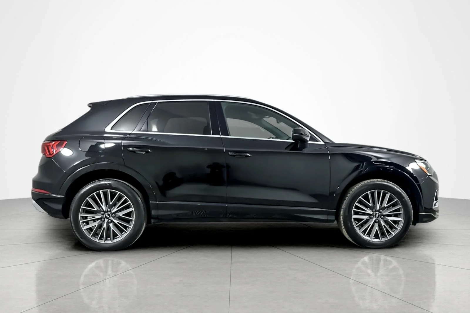 Used 2022 Mythos Black Metallic Audi Premium 40 TFSI quattro image 6