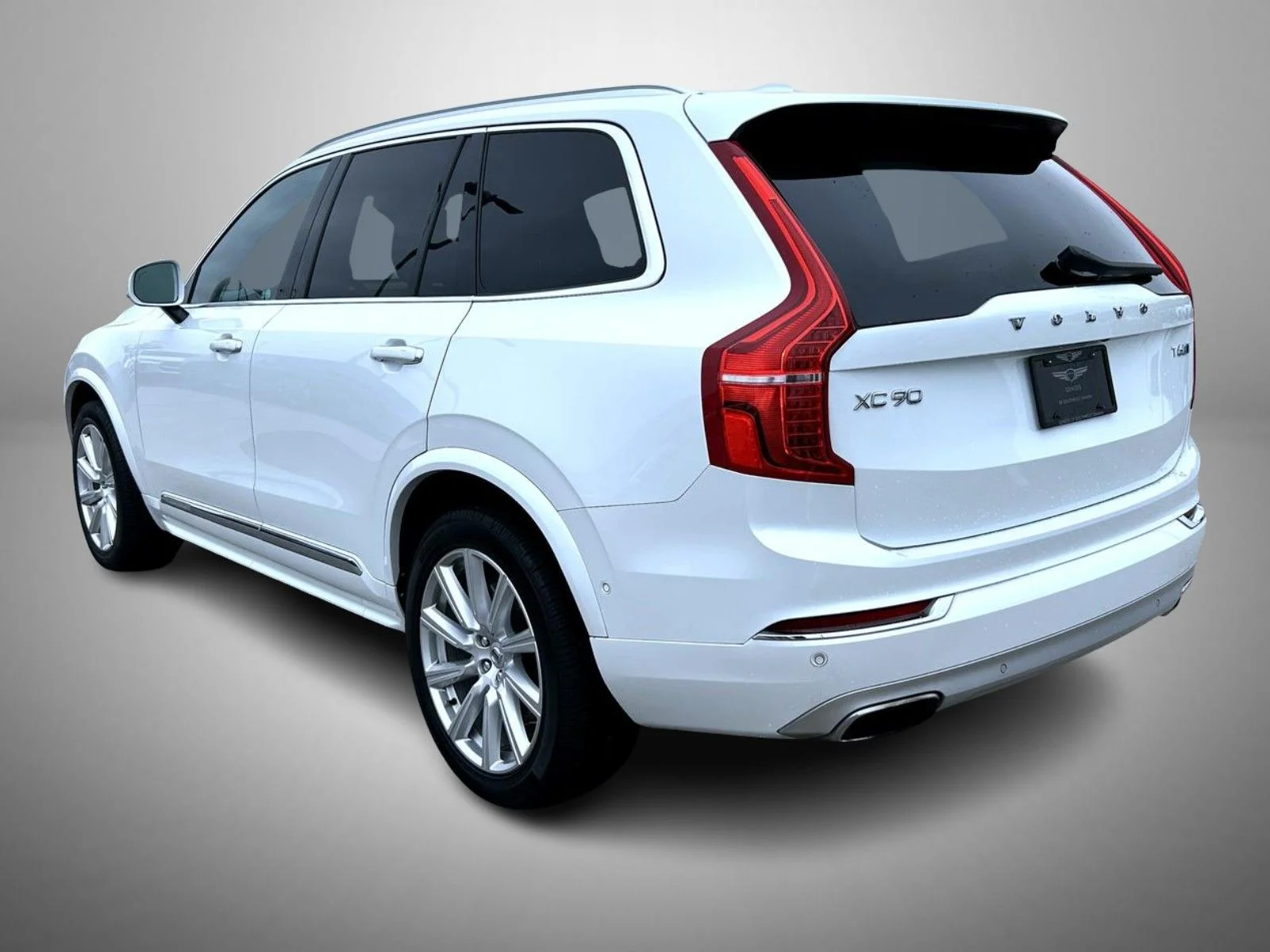 Used 2019 White Volvo T6 Inscription image 7