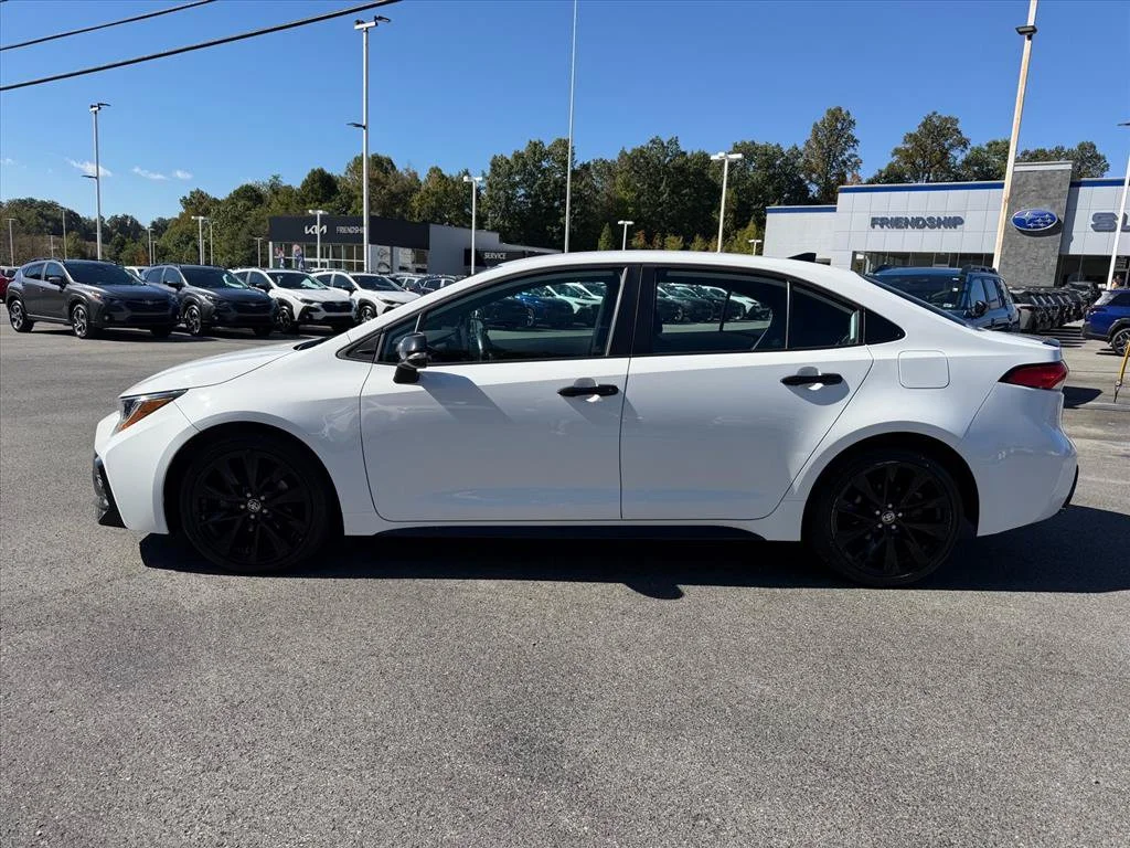 Used 2022 White Toyota SE Nightshade image 4