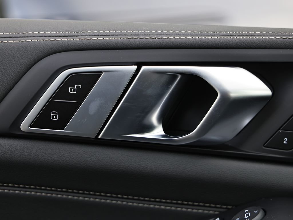 2026 BMW X5 M60i - Photo 16