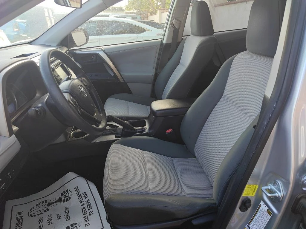 Used 2013 Silver Toyota LE image 6