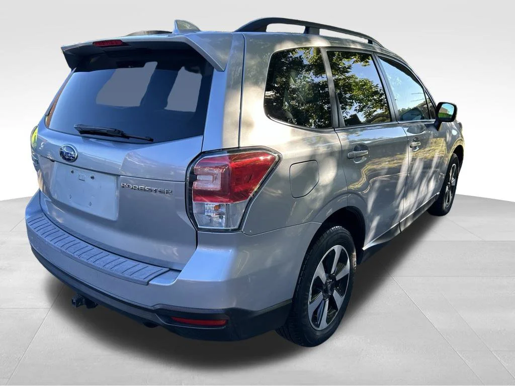Used 2018 Silver Subaru 2.5i Premium image 8