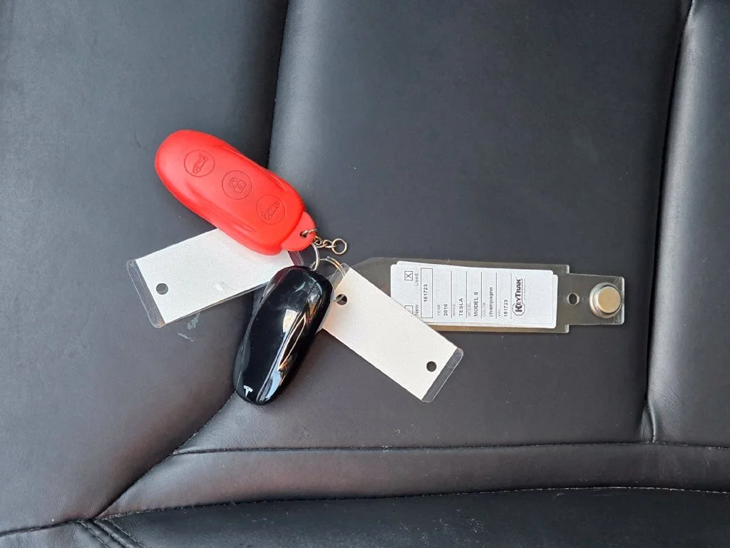 Used 2016 Gold Tesla 90D image 12