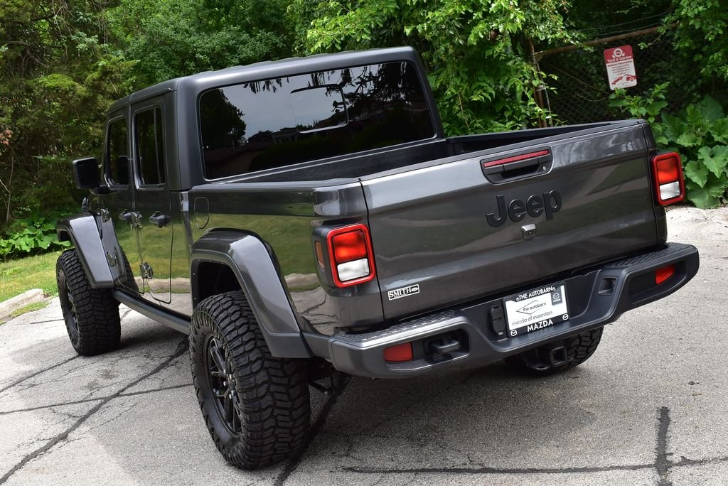 Used 2022 Crystal Metallic Jeep Sport image 21