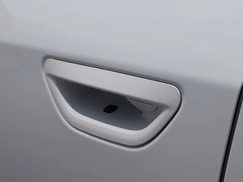 New 2026 Bright White Clear-Coat Exterior Paint Jeep Laredo image 19