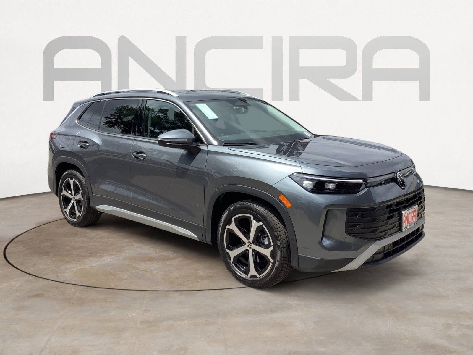 New 2025 Platinum Gray Metallic Volkswagen SE image 2