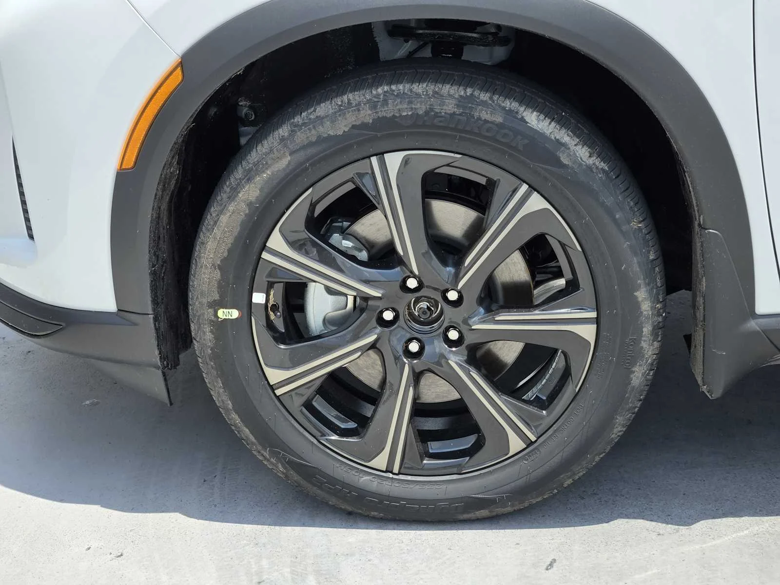 New 2027 2T RAD WHT INFINITI Autograph AWD image 14
