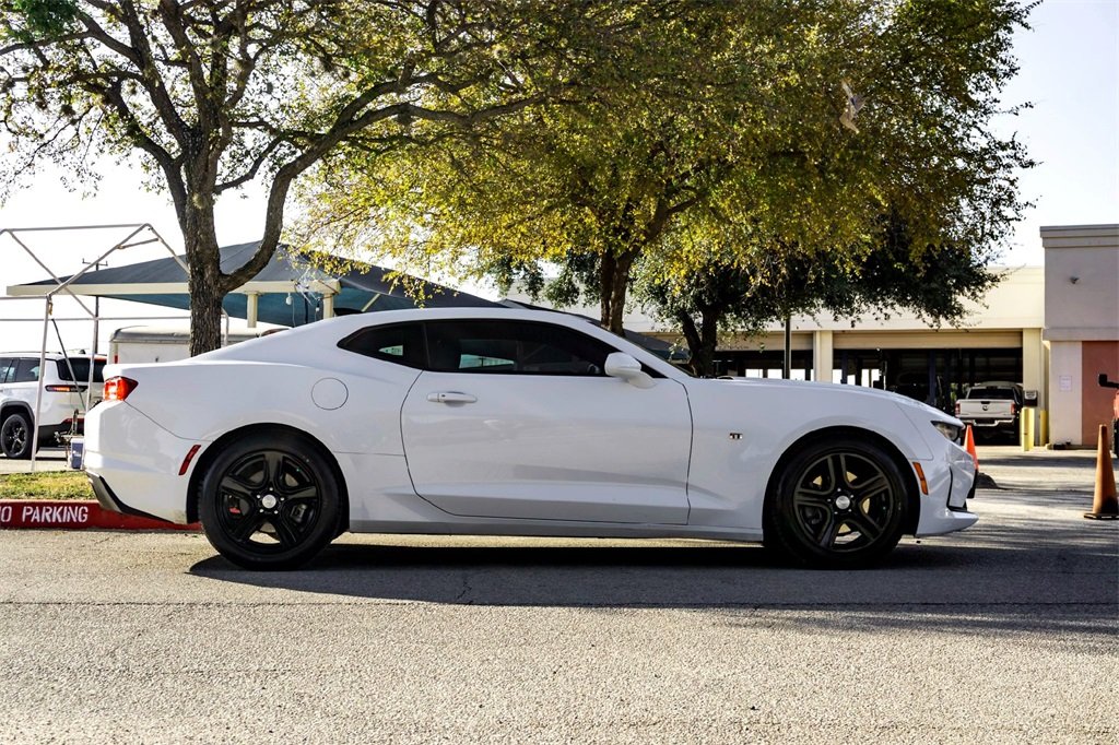 2023 Chevrolet Camaro 1LT photo 4