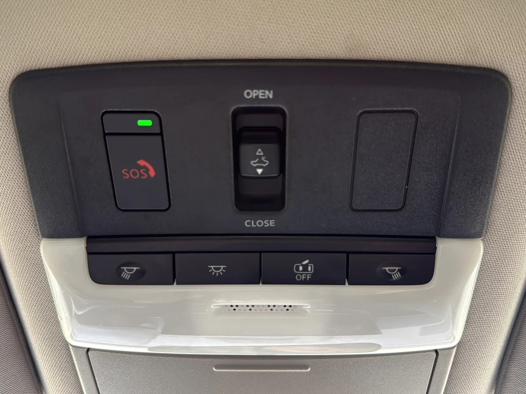 Used 2023 White Nissan 2.0 SR image 28