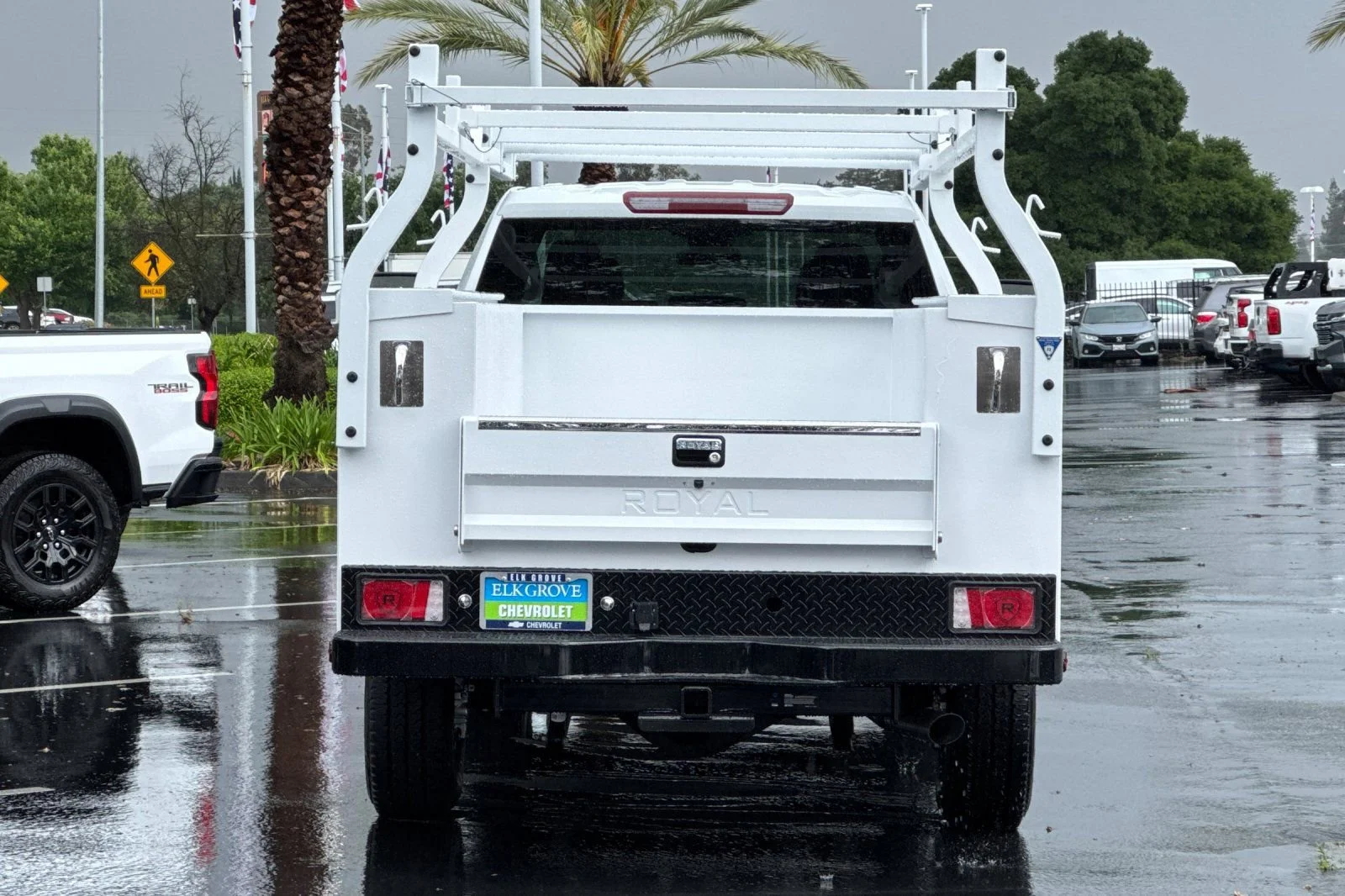 New 2026 Summit White Chevrolet WT image 4