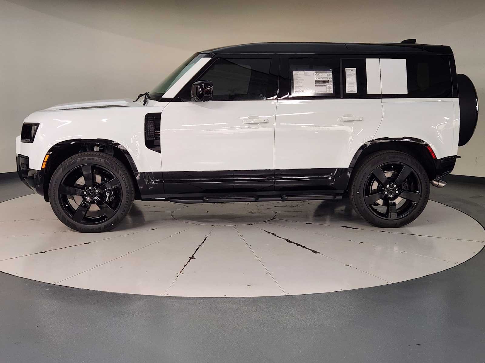 New 2026 Fuji White Land Rover V8 image 5