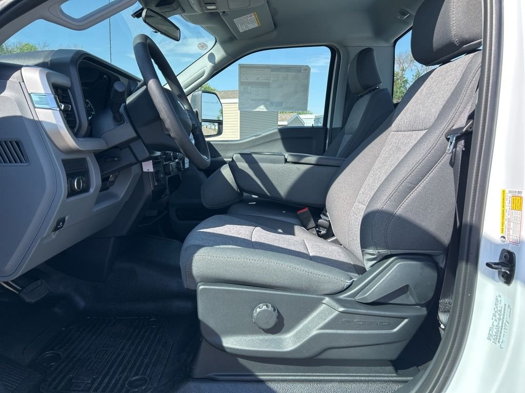 New 2026 Oxford White Ford F-250® XL image 11