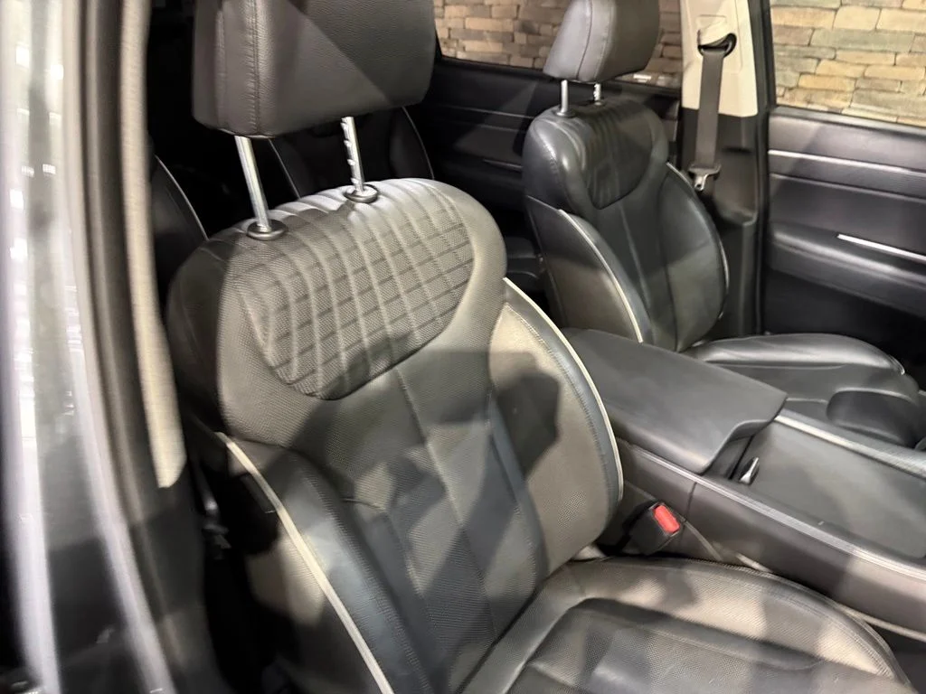 Used 2023 Graphite Hyundai Limited image 33