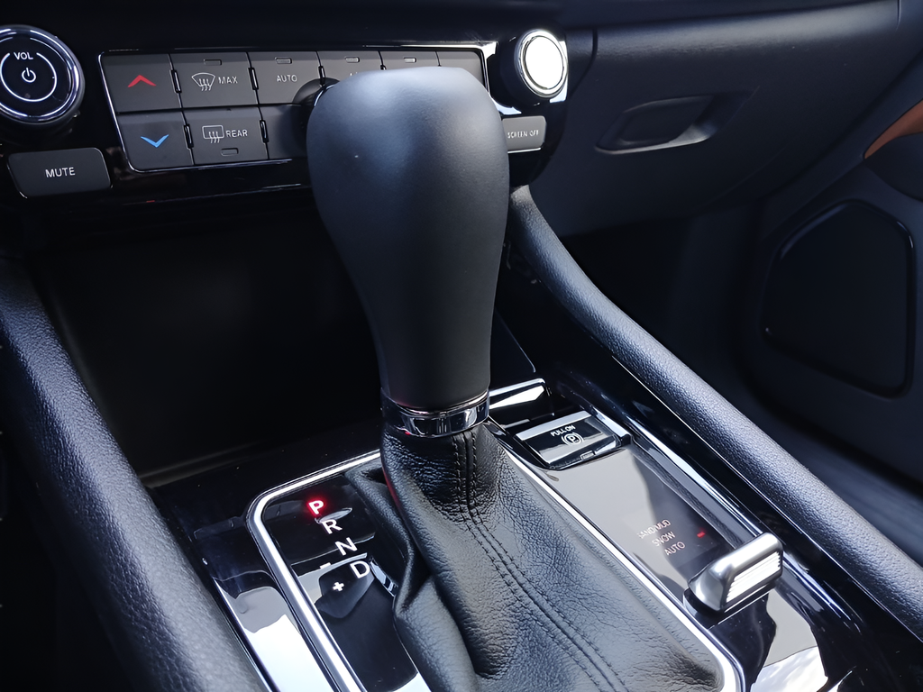 Used 2024 Silver Jeep Limited image 14