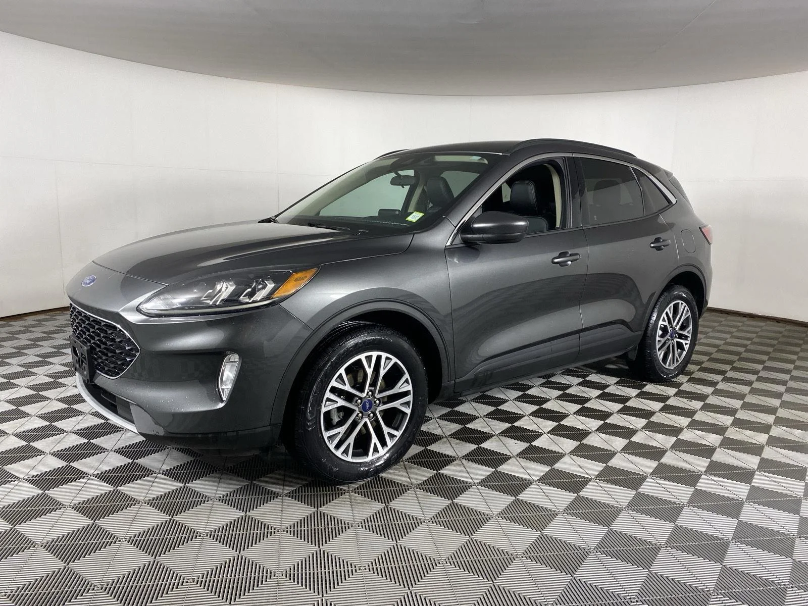 Used 2020 Magnetic Ford SEL image 3