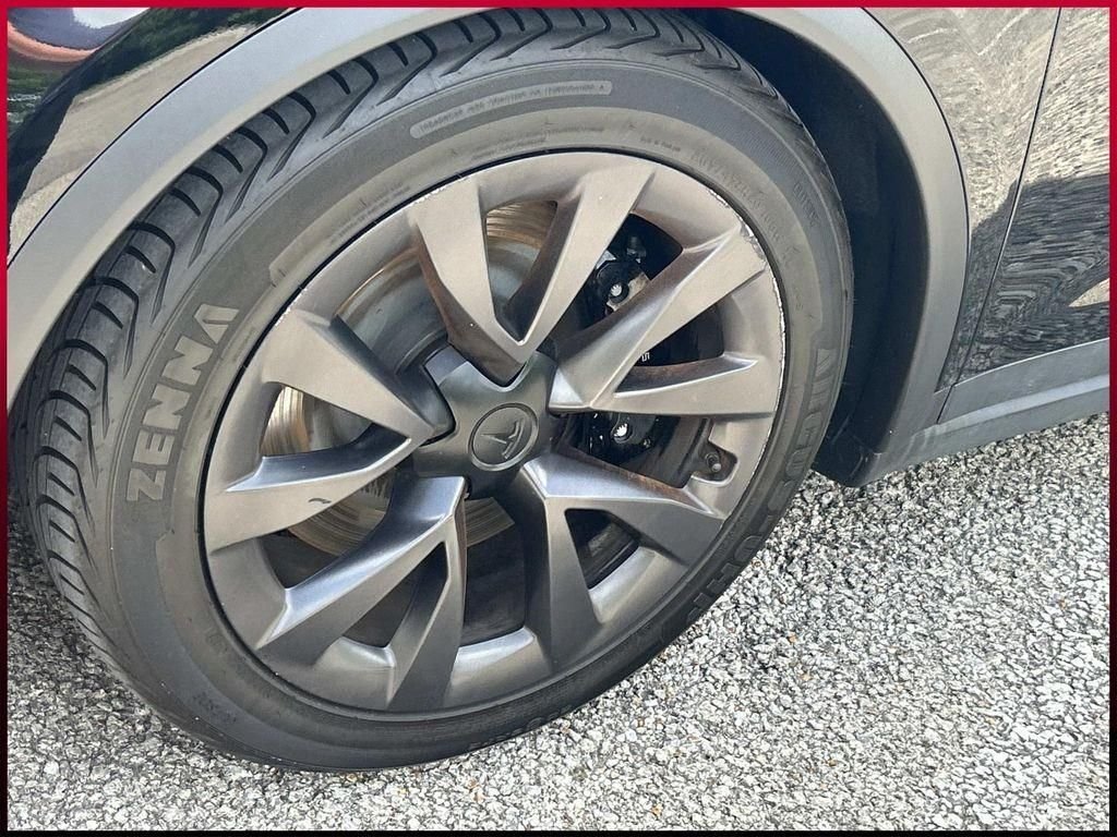 Used 2024  Tesla Base image 13