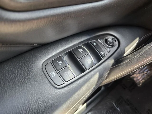 Used 2018 Black INFINITI Base image 34