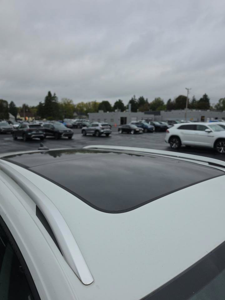 Used 2023 White Volkswagen 1.5T SE image 2