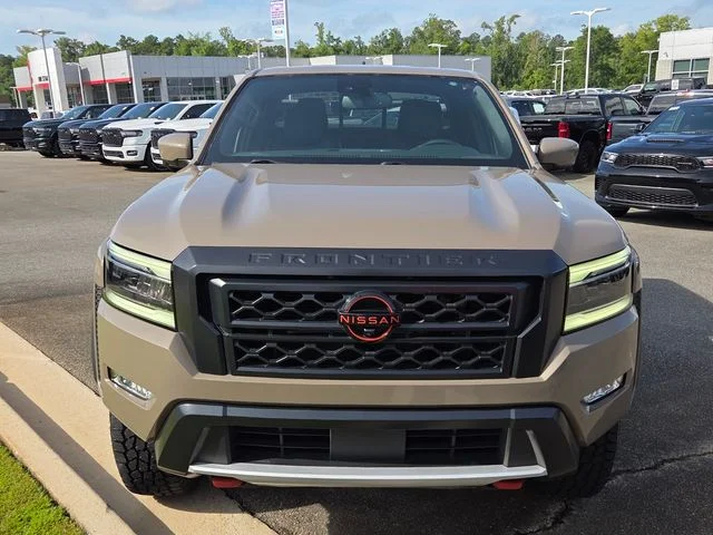 Used 2022  Nissan PRO-4X image 2