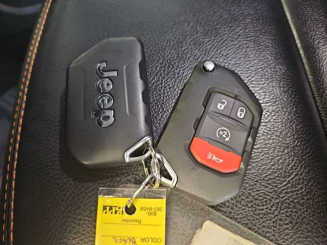 Used 2022 Black Jeep Mojave image 33