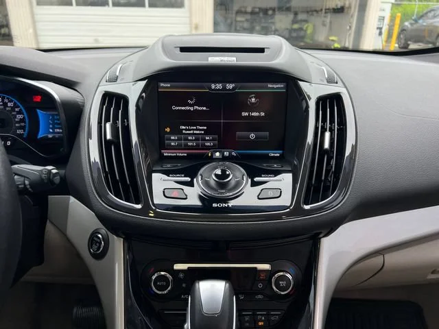 Used 2014 White Platinum Metallic Tri-Coat Ford SEL image 22