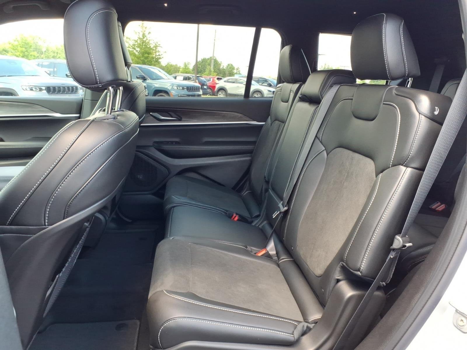 New 2026 Silver Zynith Exterior Paint Jeep Laredo Altitude image 19
