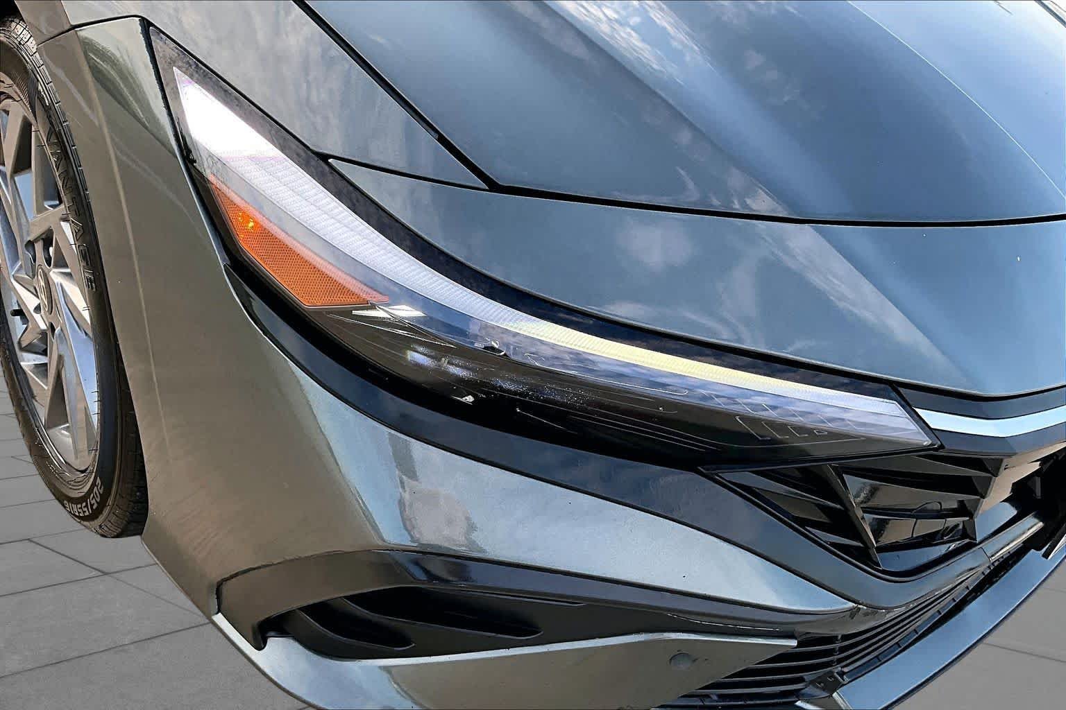Used 2024 Amazon Gray Hyundai SEL image 28